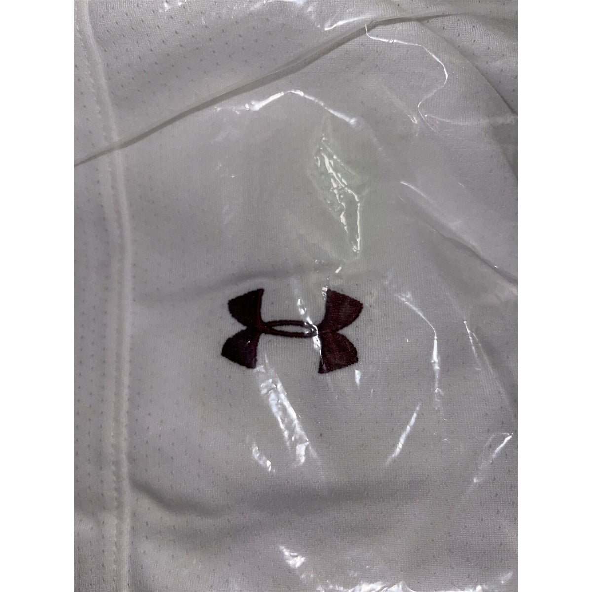 Men's under armour Adult Small white and Maroon Lacrosse style shorts no pockets