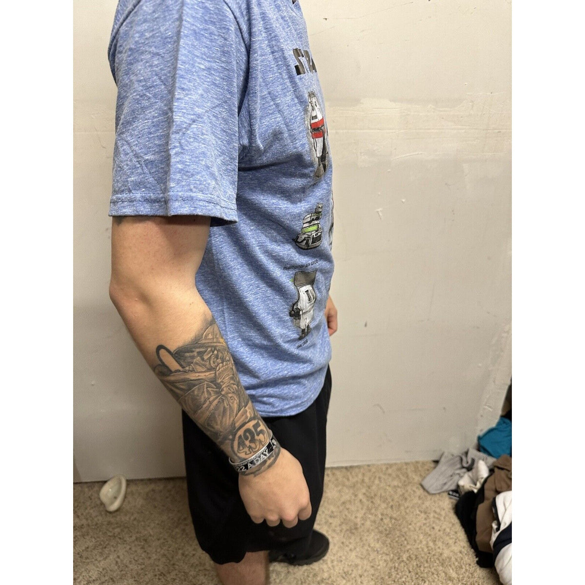 Star Wars Men’s Blue Tshirt Large Droids