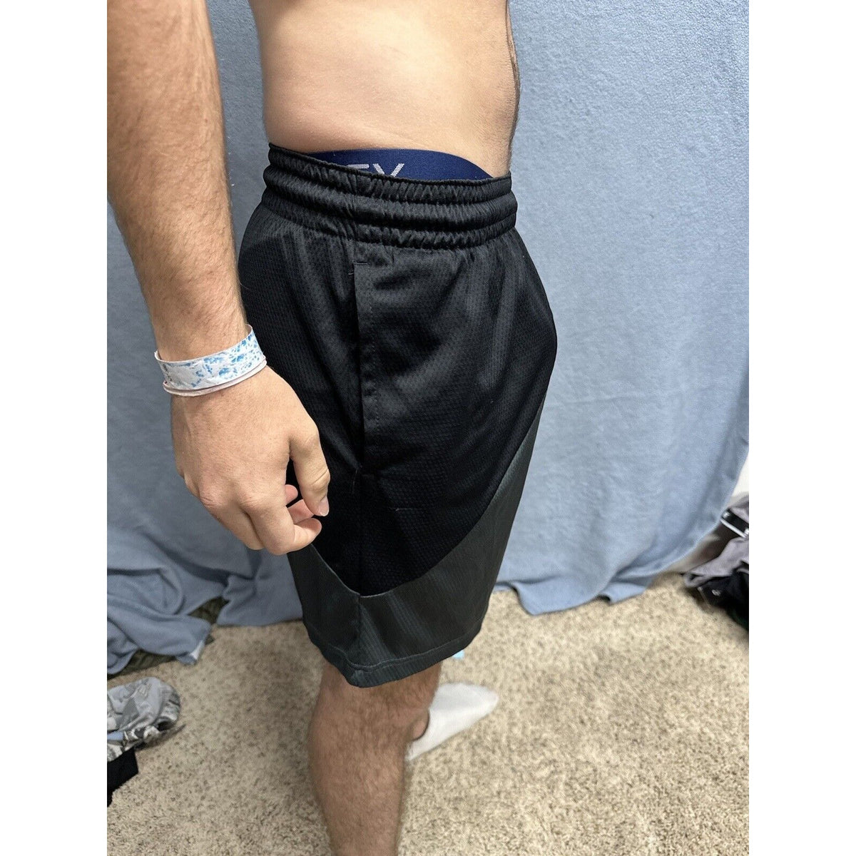 Men’s Nike Black Gray White Small Dri Fit Shorts With Pockets