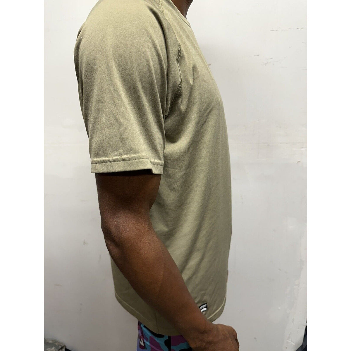 Men’s Ocp Tshirt Under Armour Medium Tactical Shirt Sleeve Shirt  Coyote Brown