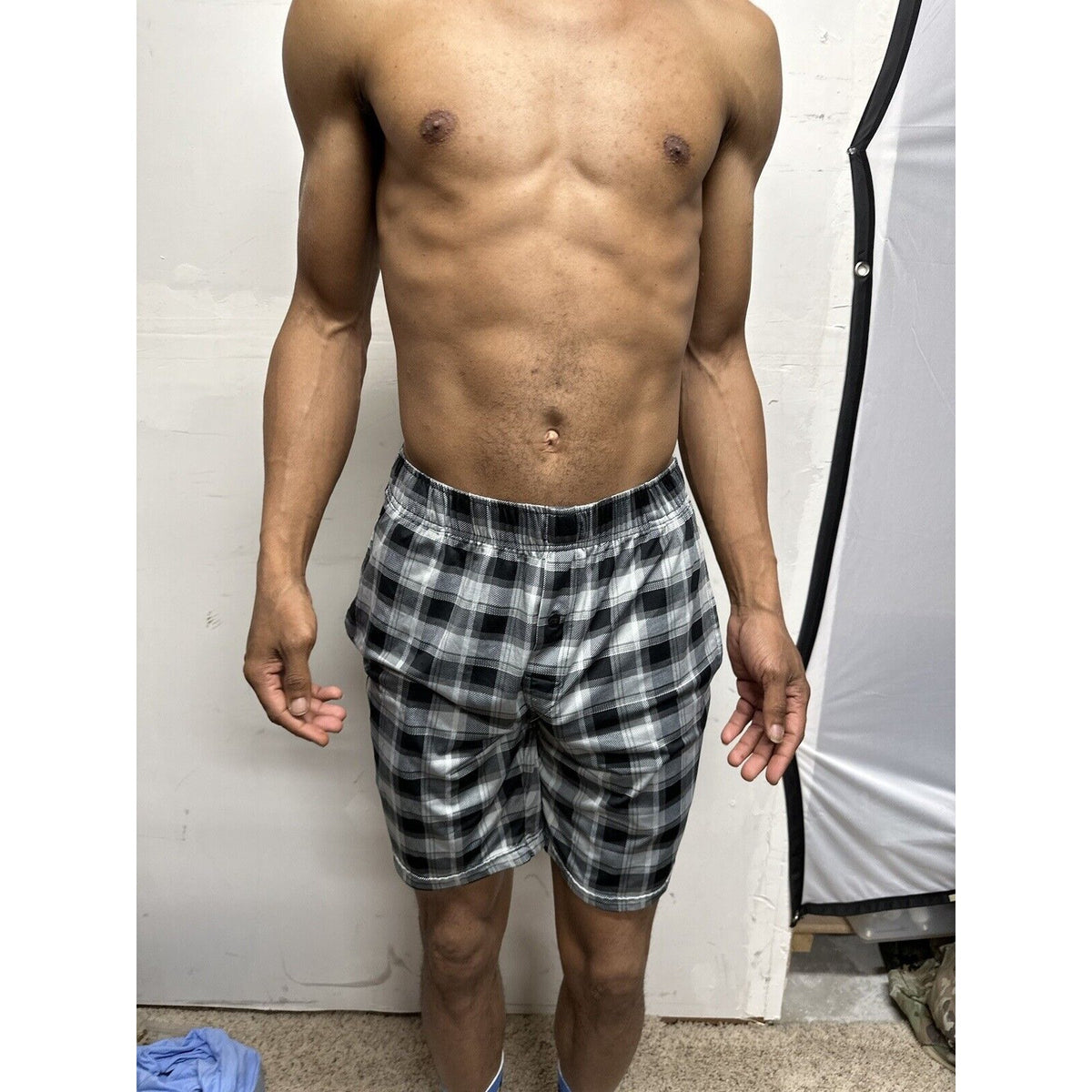 Men’s Gray And Black Fruit Of The Loom Small Lounge Shorts with pockets
