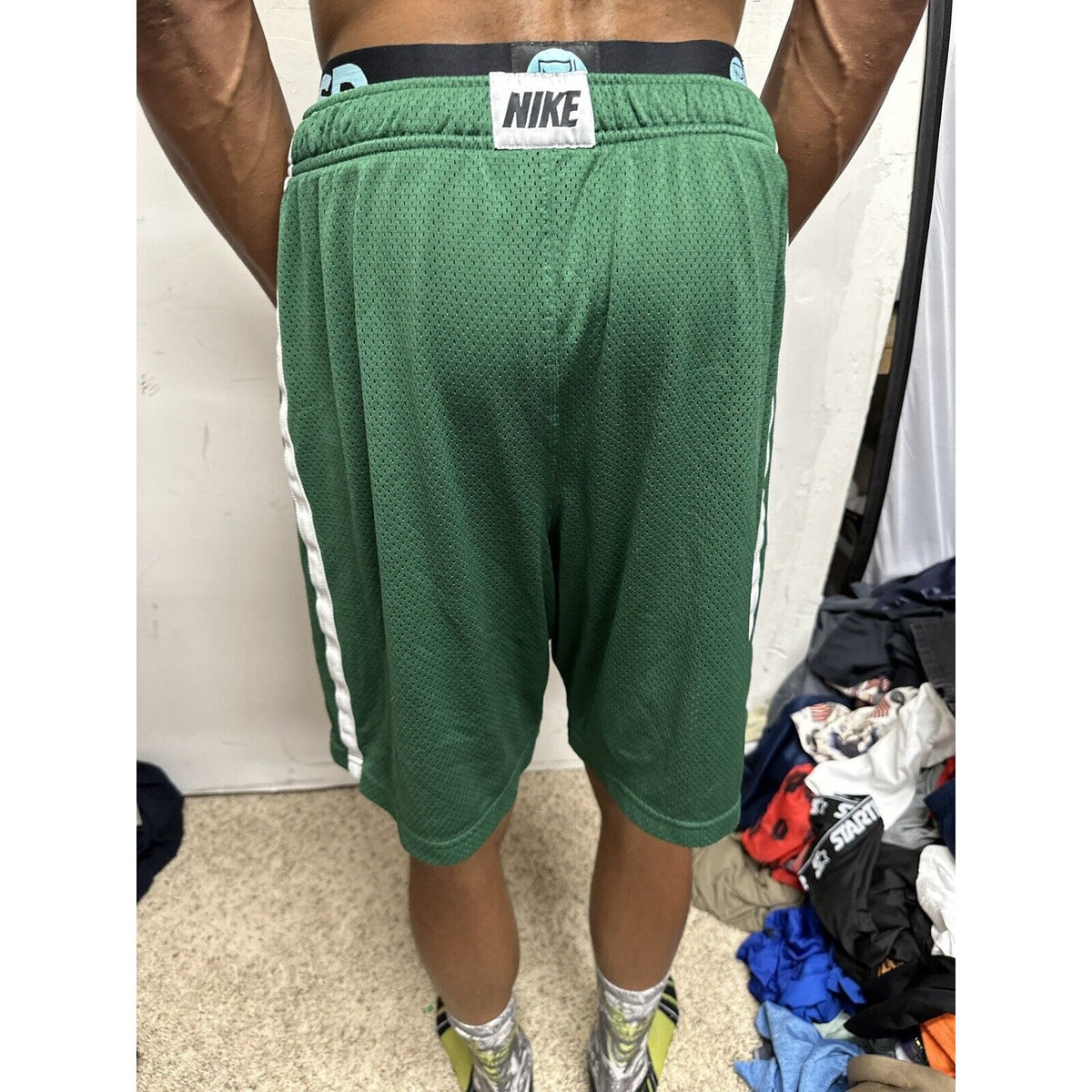 Men’s Large Nike  Clay Football Green Athletic Shorts With Pockets