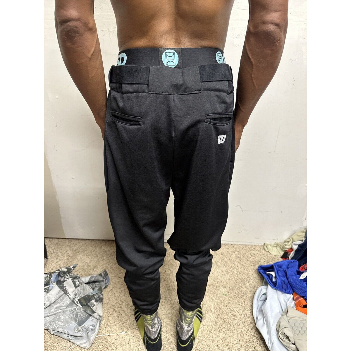 Men’s Wilson XL Black Baseball Pants With Belt