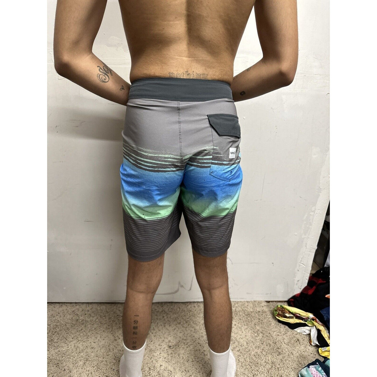 Men’s Hurley Size 34 Board Shorts Swim Trunks Gray Blue Striped