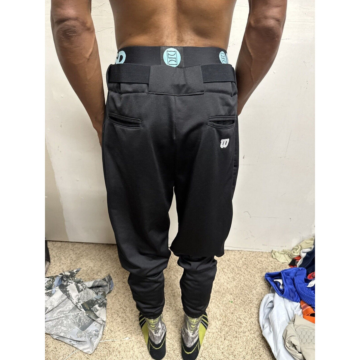 Men’s Wilson XL Black Baseball Pants With Belt