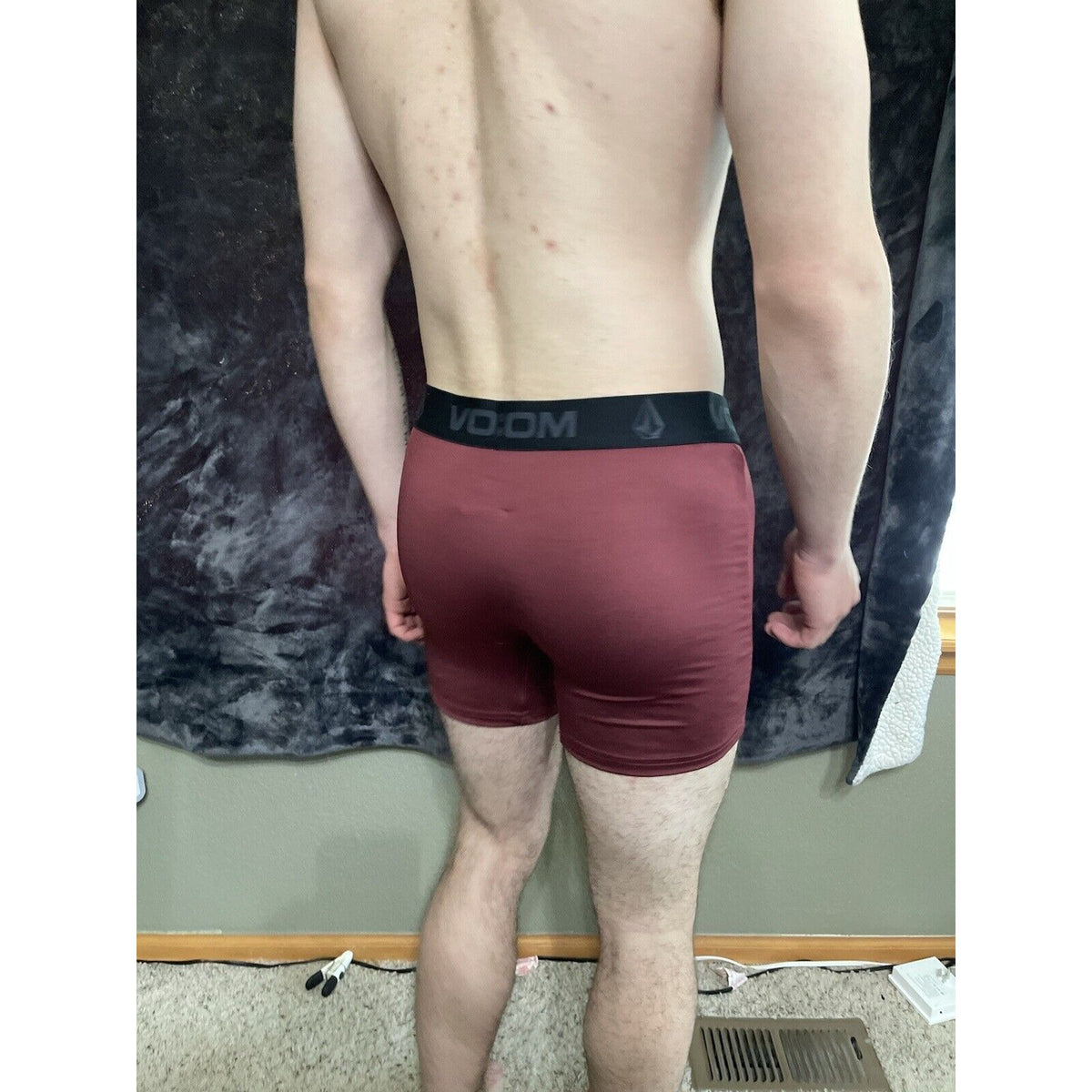 Men’s Large Volcom Dark Red 10% Spandex Compression Shorts