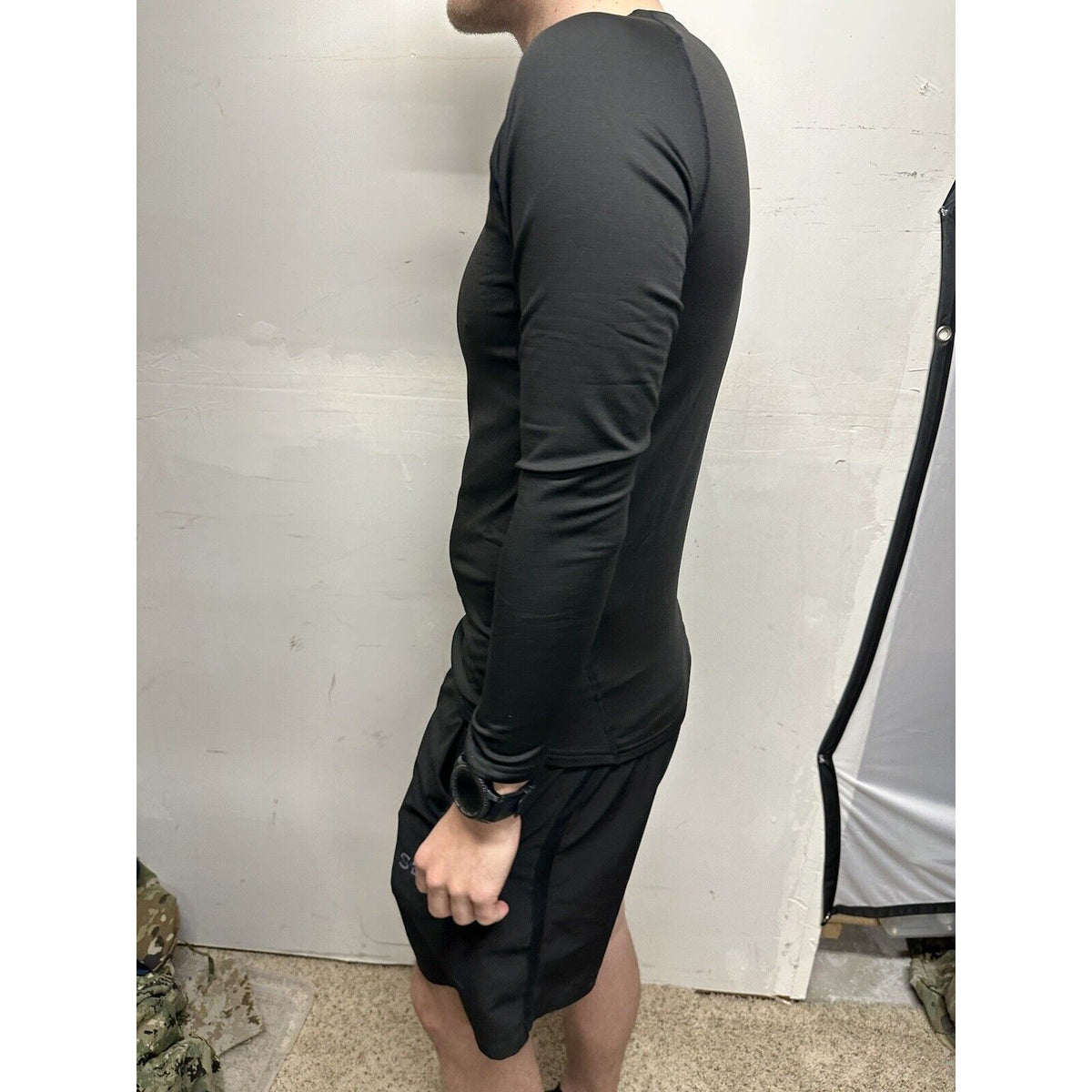 Men’s Black Medium Poly Spandex Long Sleeve Pull Over Athletic Shirt