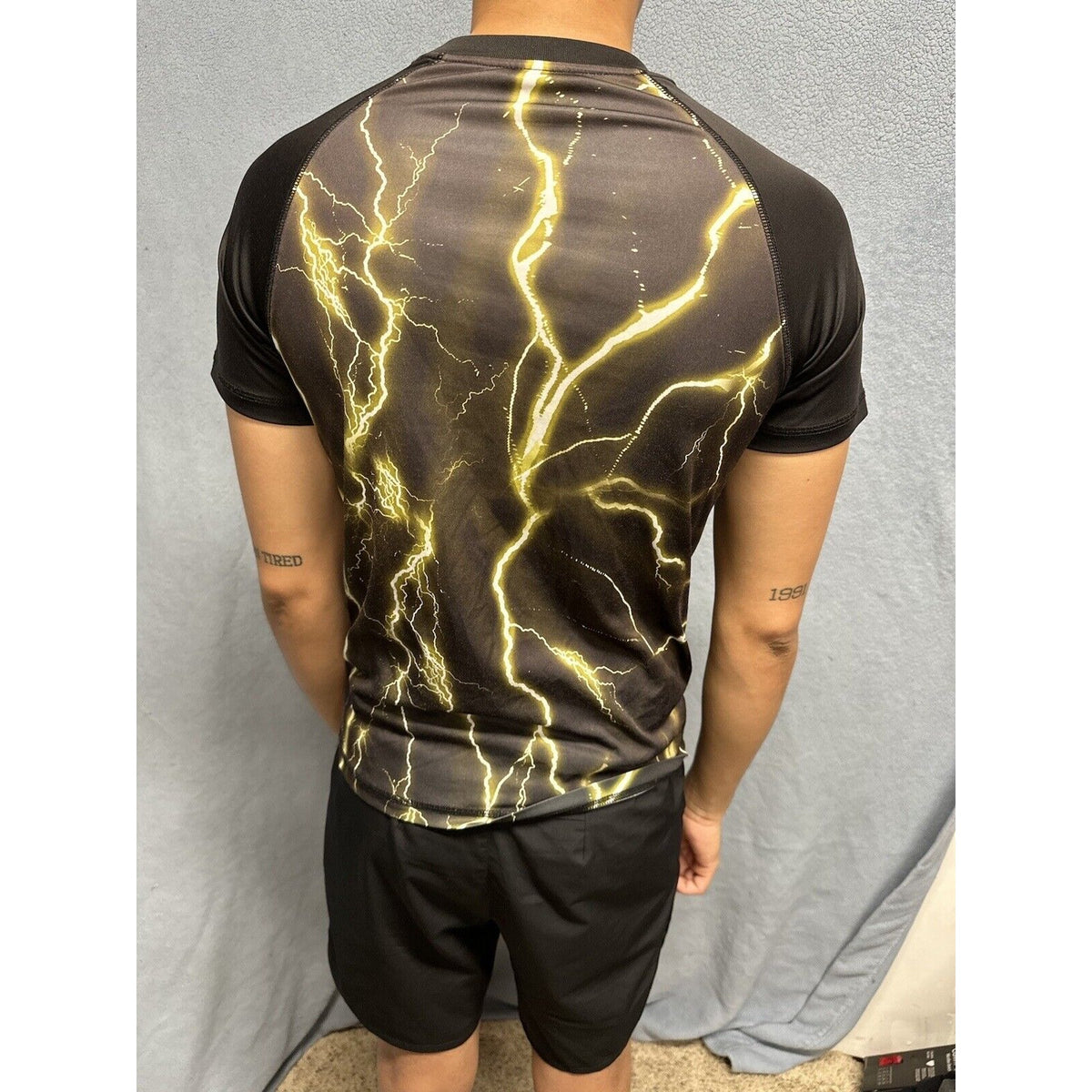 Men’s Large Batman Short Sleeve Black And Yellow Tshirt 100% Polyester