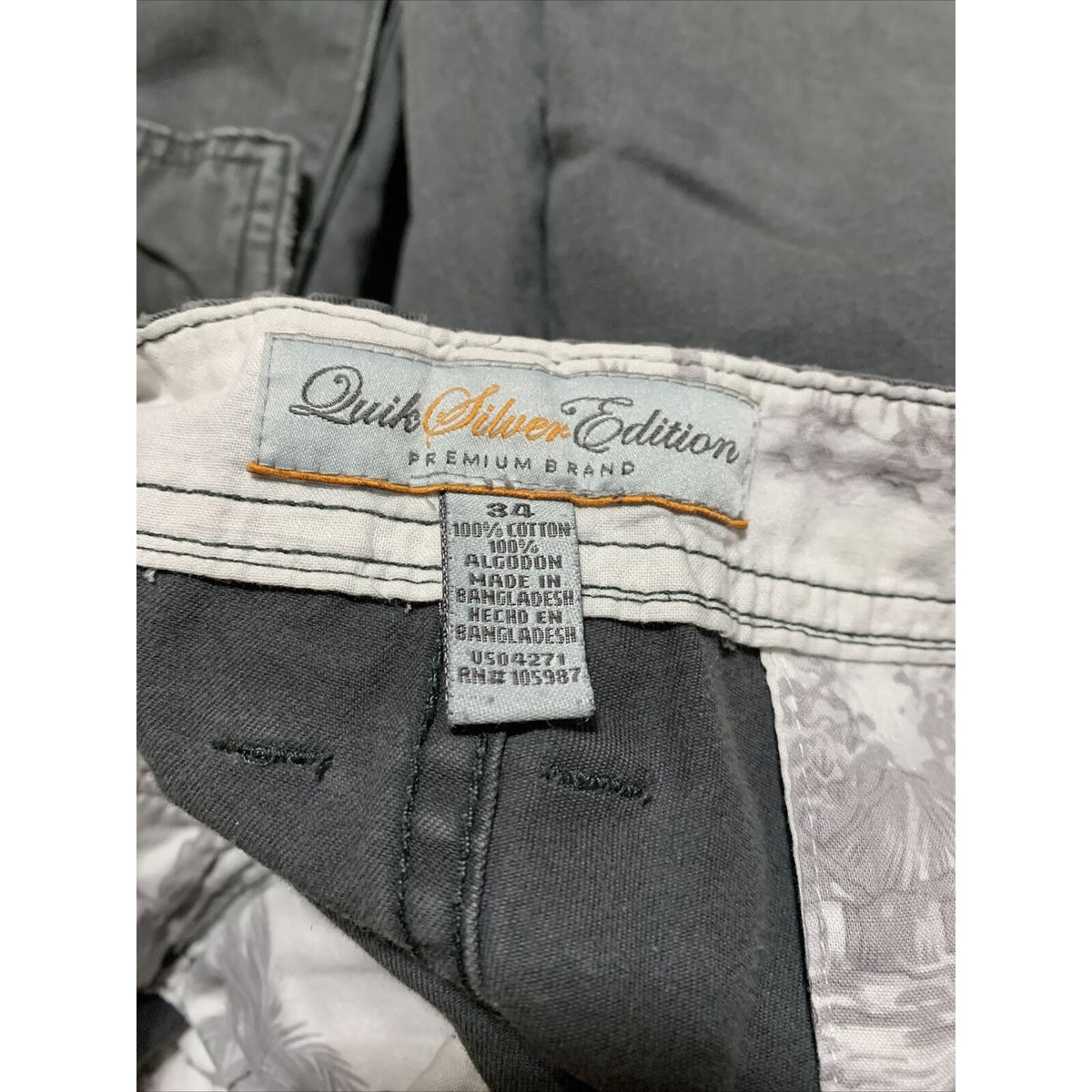 Quick Silver  Men's Size 34 Gray Rugged Cargo Shorts