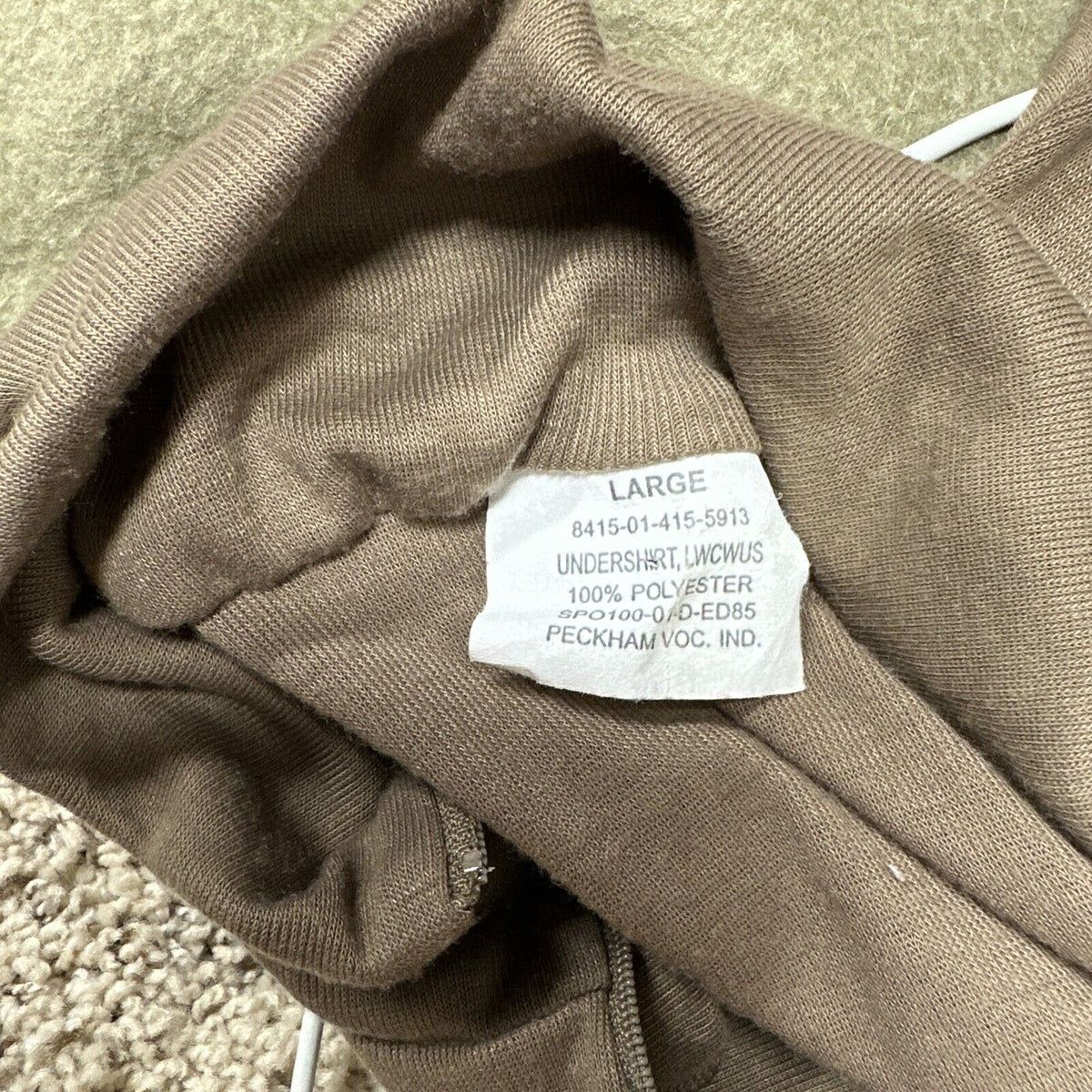 Men’s Military Army Brown Undershirt Polyester Large 1/4 Zip