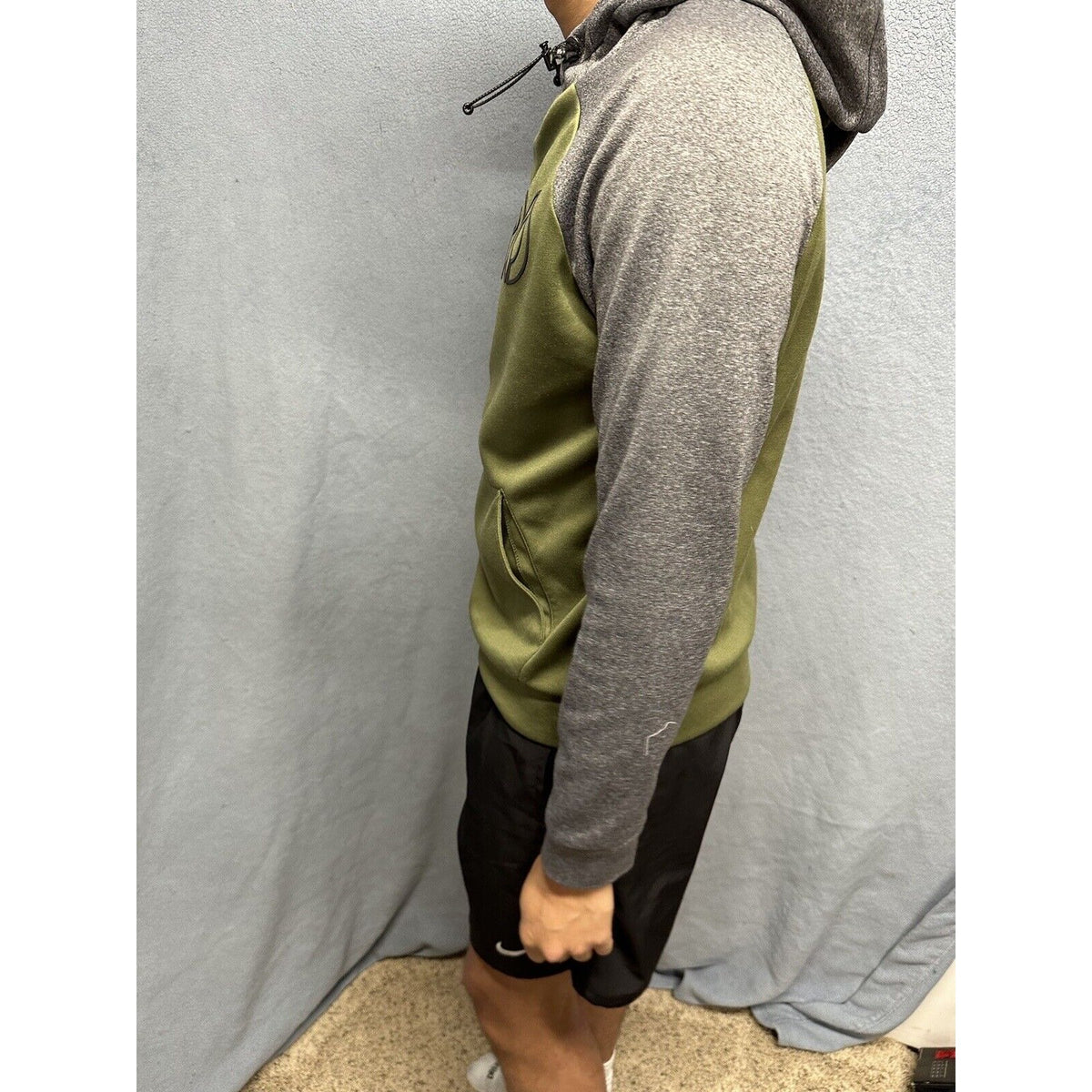 Men’s Green And Gray Pull Over Hoodie Medium Aeropostale