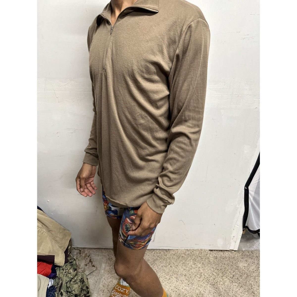 Men’s Military Army Brown Undershirt Polyester Large 1/4 Zip