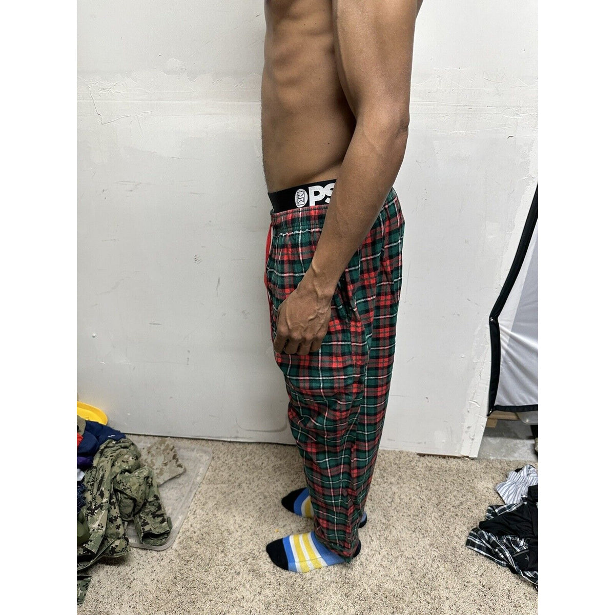 Men’s Red And Green Plaid Pajamgram Large Lounge Pants Pajamas