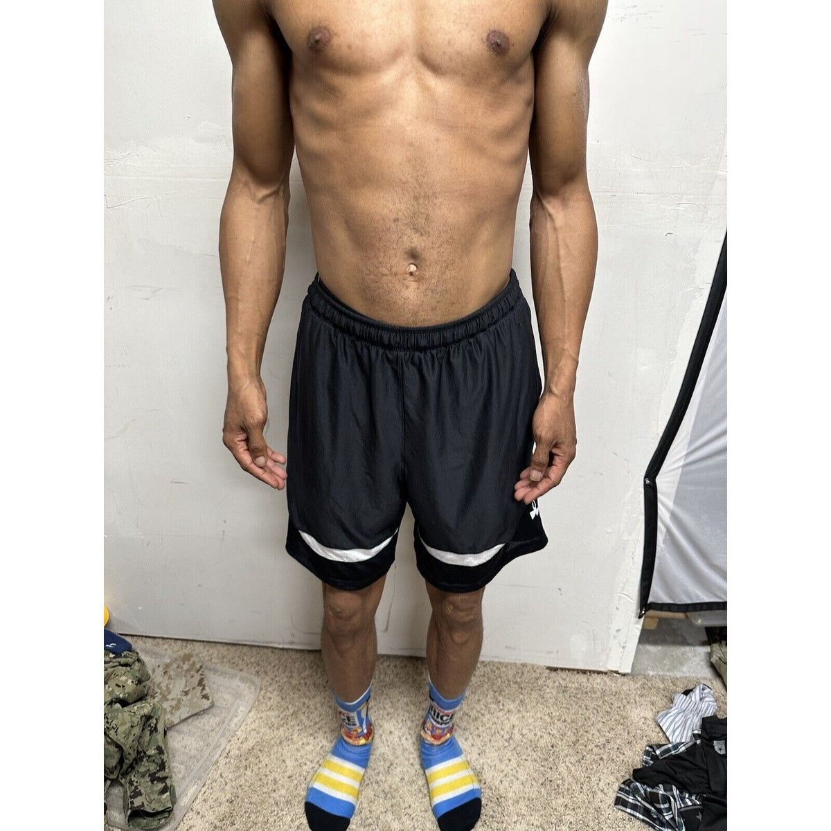 Men’s Under Armour Black Large Shorts Athletic With Pockets
