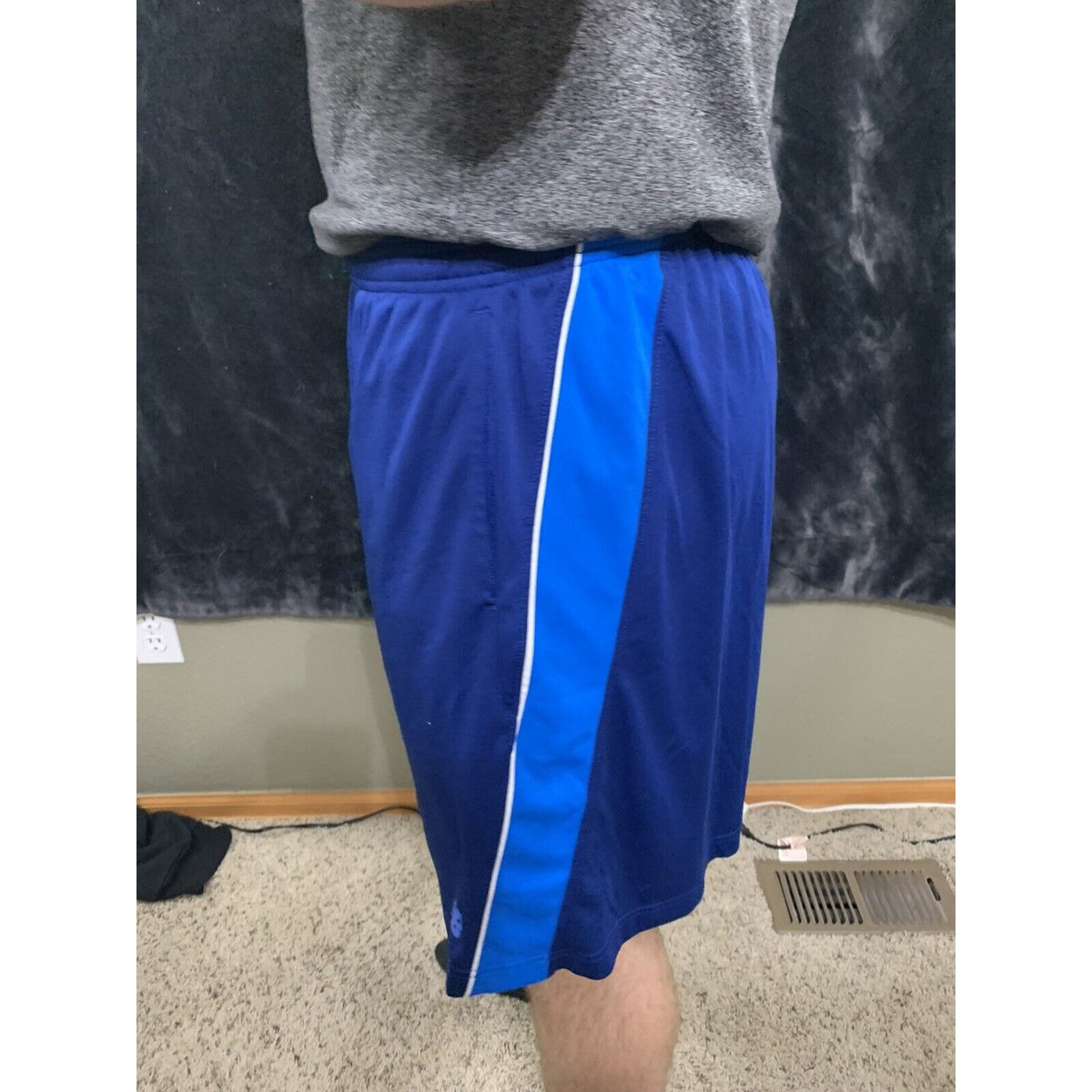 Men’s New Balance Large Blue Workout Exercise Shorts With Pockets