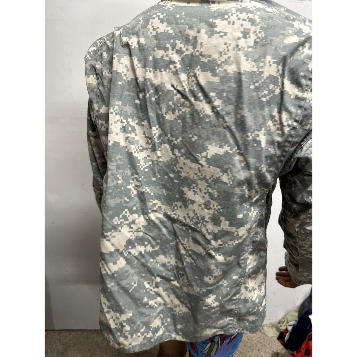 Men’s Army Combat Uniform Acu Medium Regular With USA Flag Patch Top Blouse