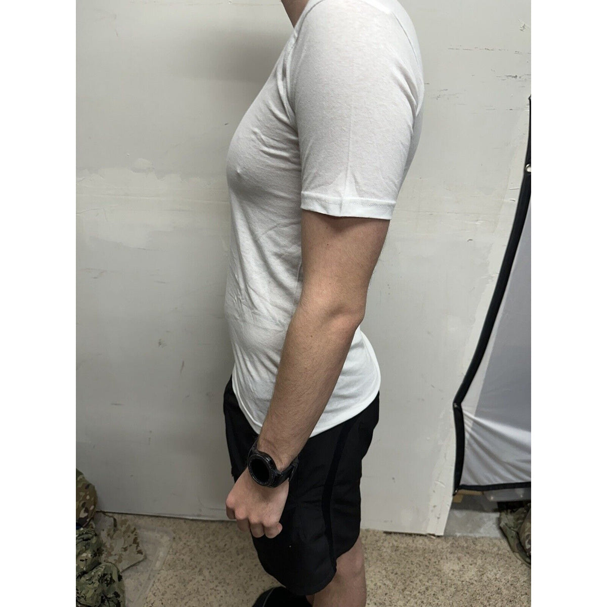 Men’s Small White Cotton Crown V-neck T-shirt