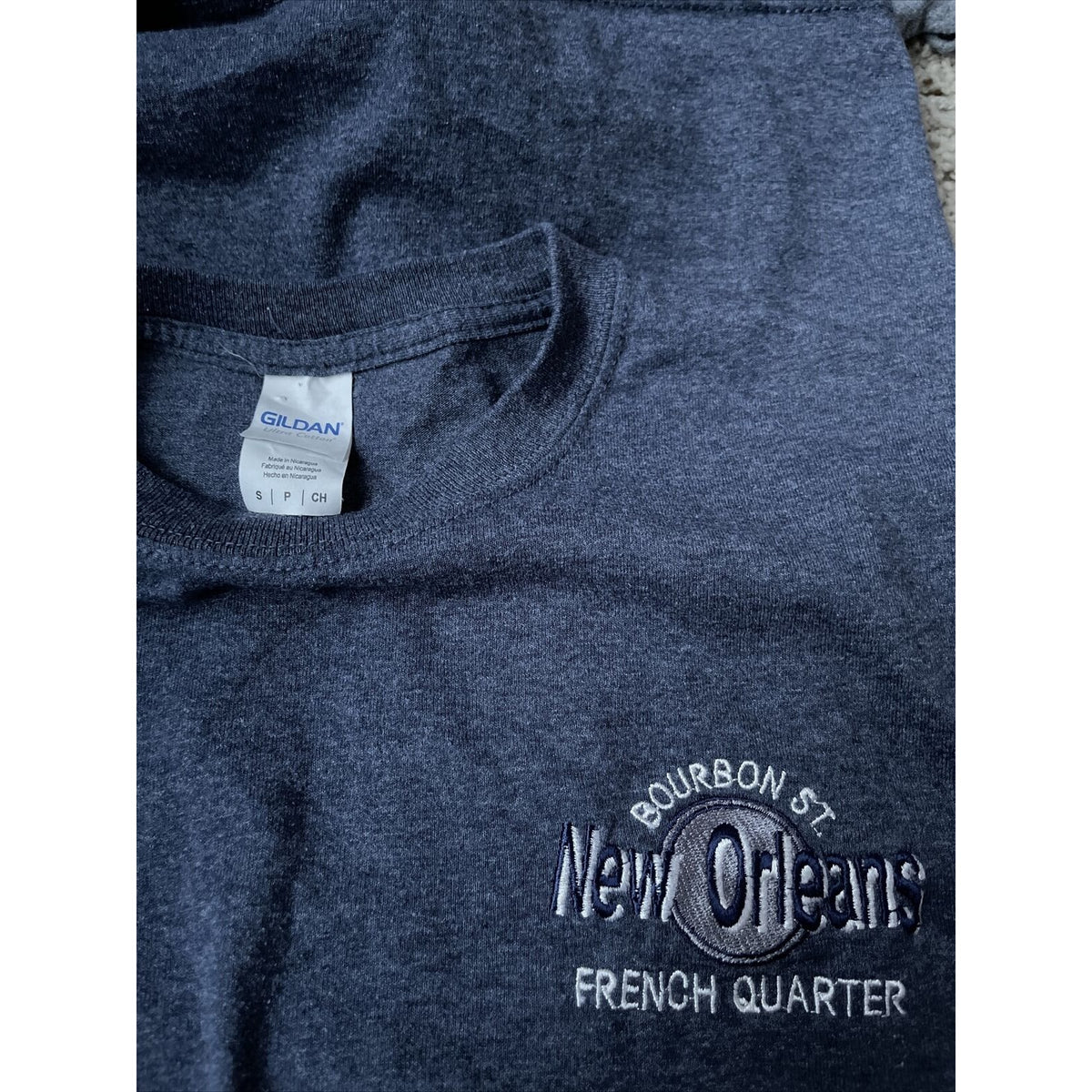 Men’s Gildan Small gray blue bourbon street new orleans french quarter shirt