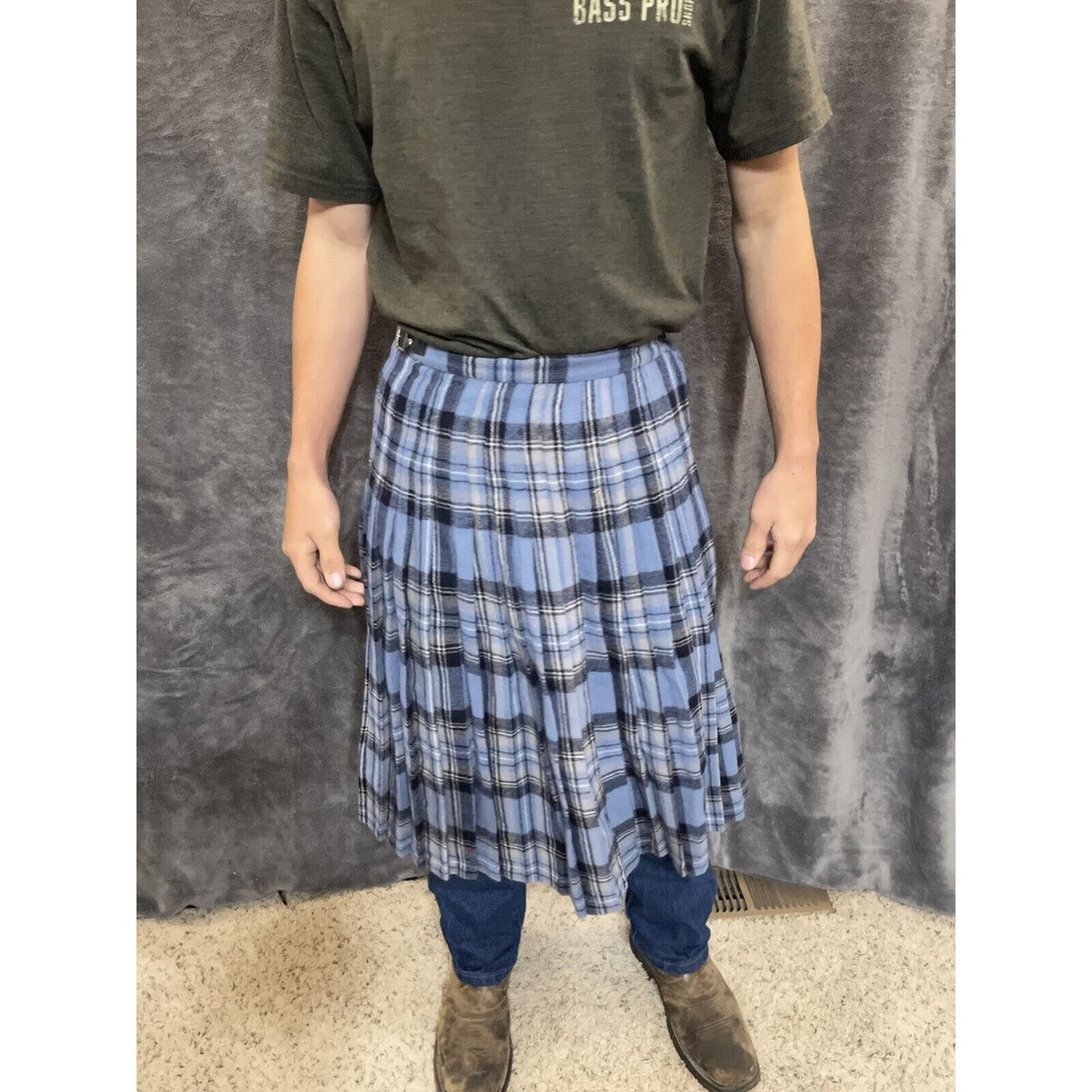 women's pure new wool size 14 skirt/kilt Tartan blue plaid
