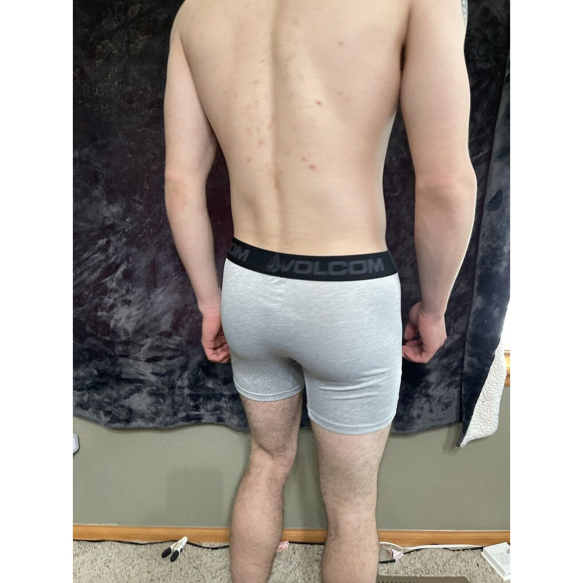 Men’s Extra Large Volcom Gray 10% Spandex Compression Shorts XL