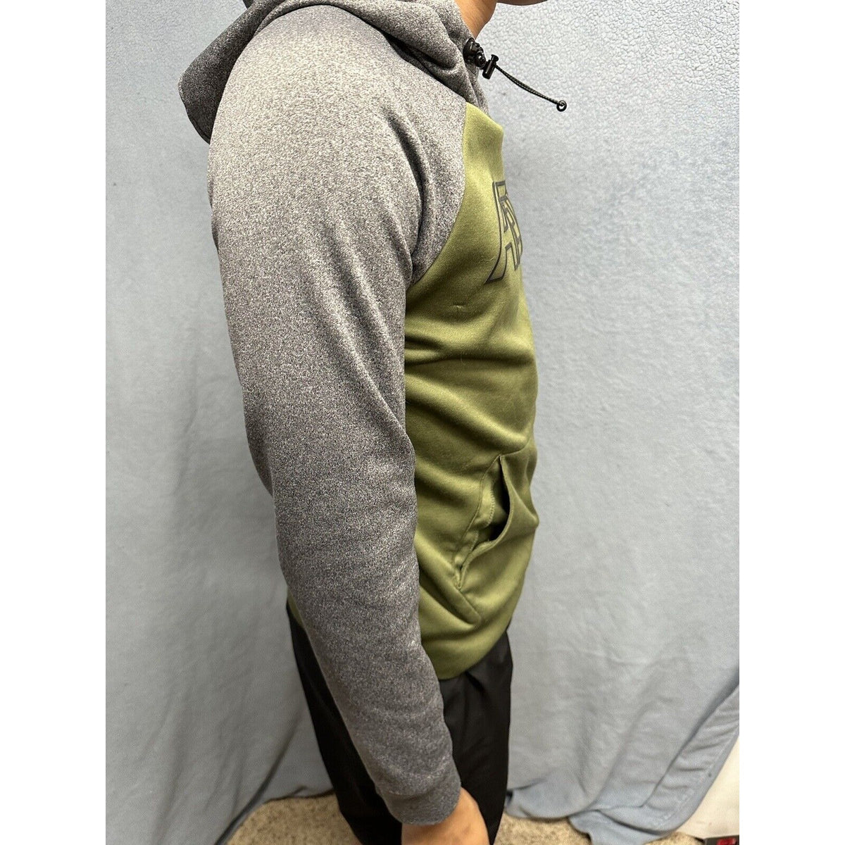 Men’s Green And Gray Pull Over Hoodie Medium Aeropostale