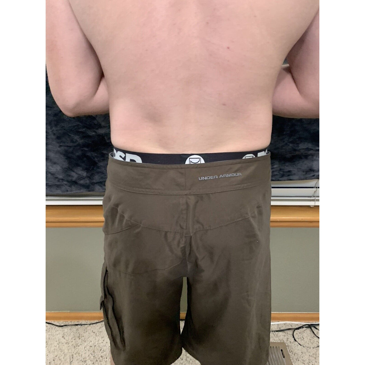 Men’s Under Armour Dark Brown Board Shorts Size 34