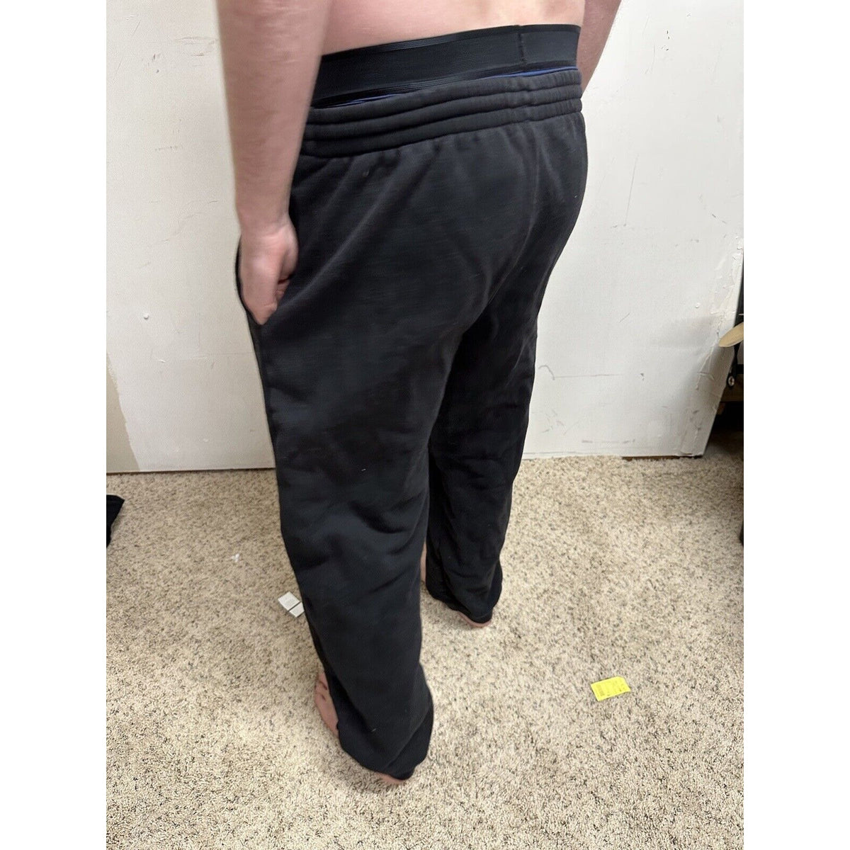 men’s black fila medium sweat pants with pockets