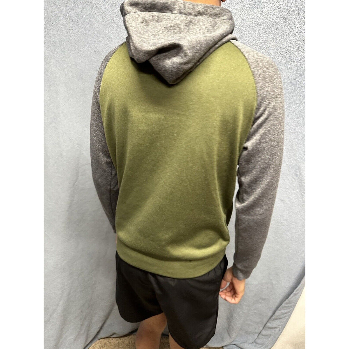 Men’s Green And Gray Pull Over Hoodie Medium Aeropostale