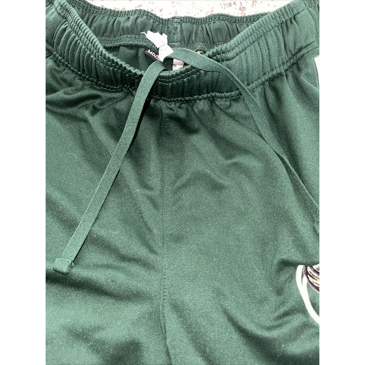 Men’s Medium Dark Green Under Armor Eagles Basketball sweatpants
