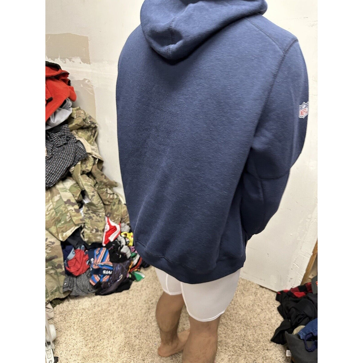 Men’s Patriots Pullover Hoodie Fits Like A Tight Medium