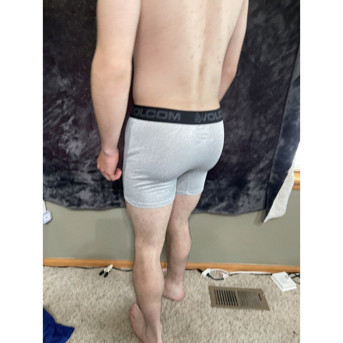 Men’s Extra Large Volcom Gray 10% Spandex Compression Shorts XL