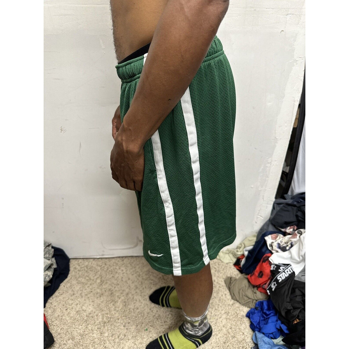 Men’s Large Nike  Clay Football Green Athletic Shorts With Pockets
