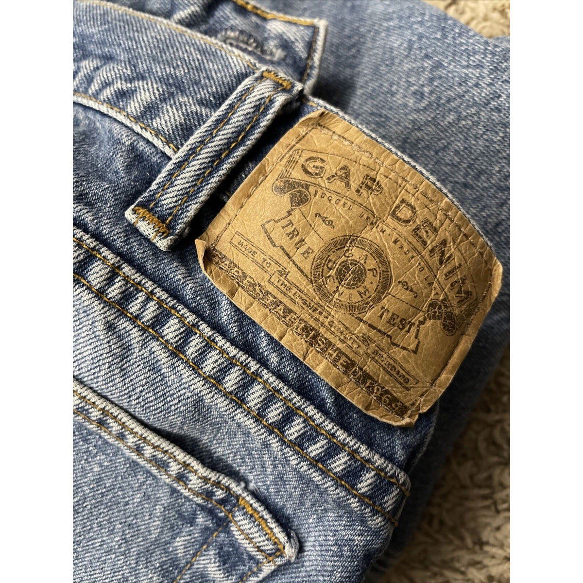 Men’s Gap Denim Blue Jeans easy fit 33 x 32