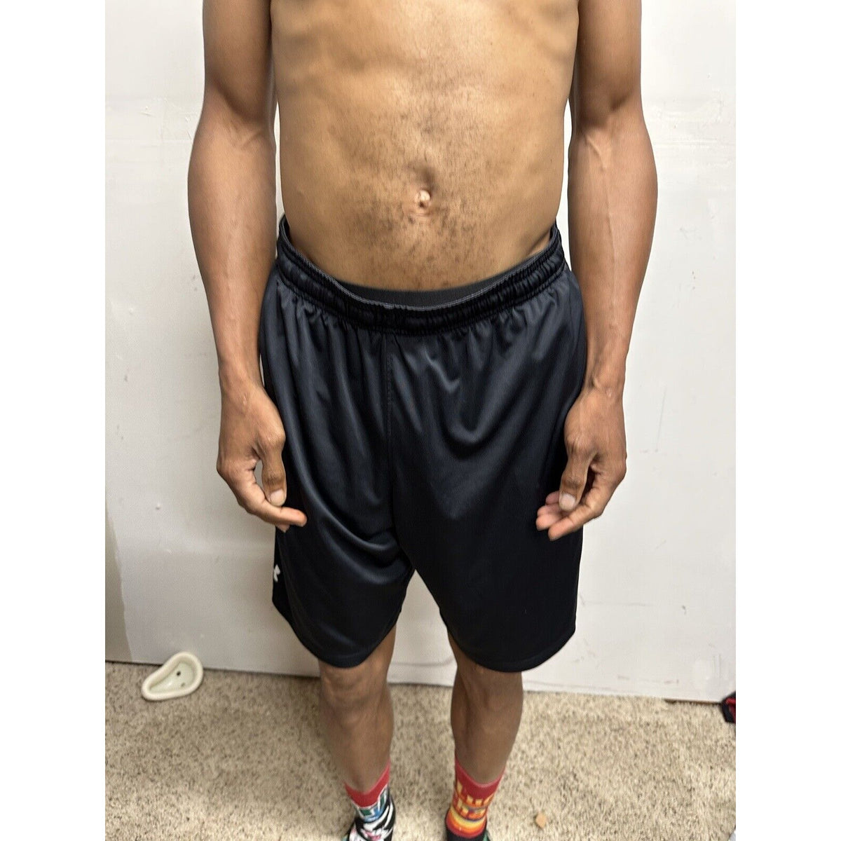 Men’s Under Armour Large Black Loose Athletic Shorts With Pockets