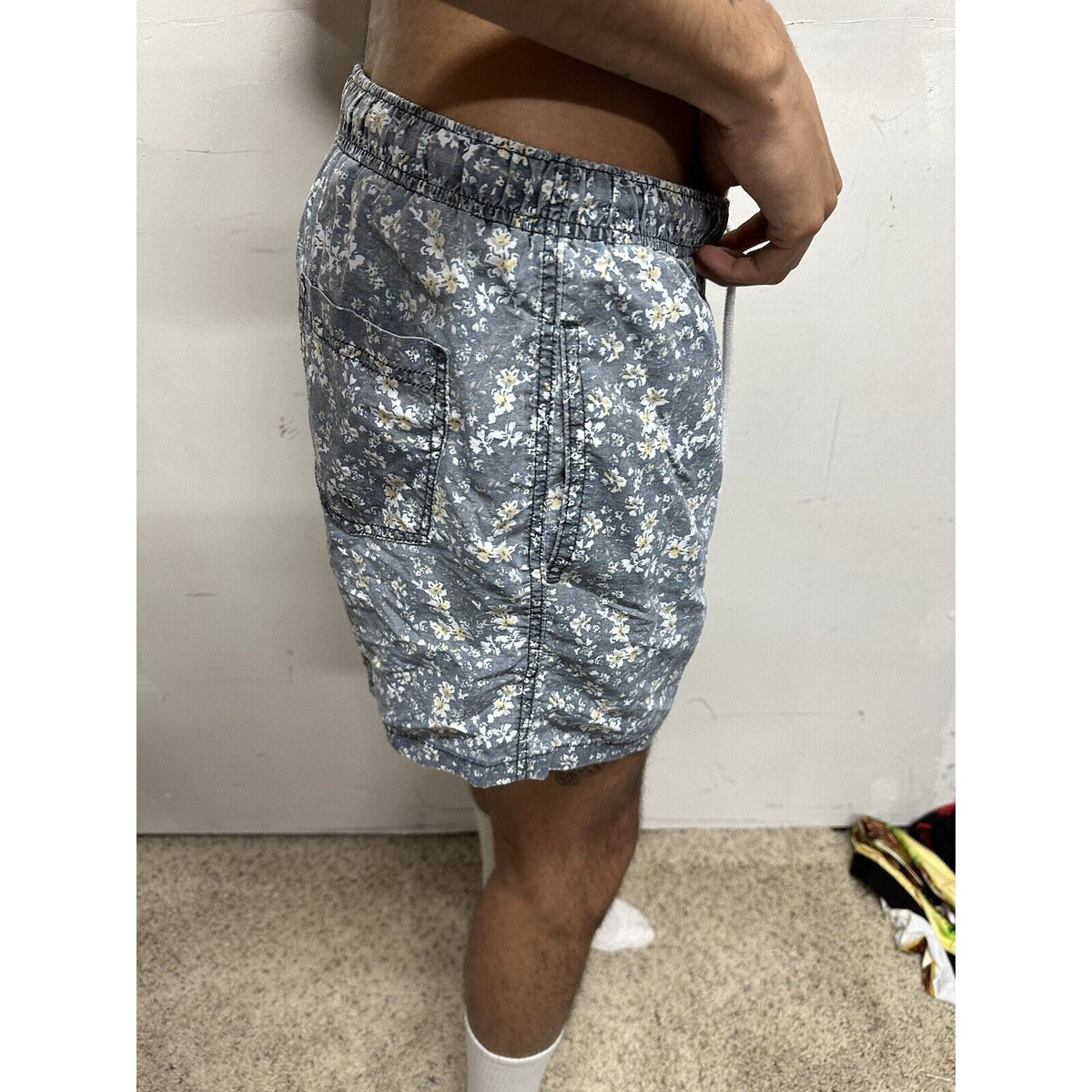 Men’s Large Zara Gray Floral Shorts