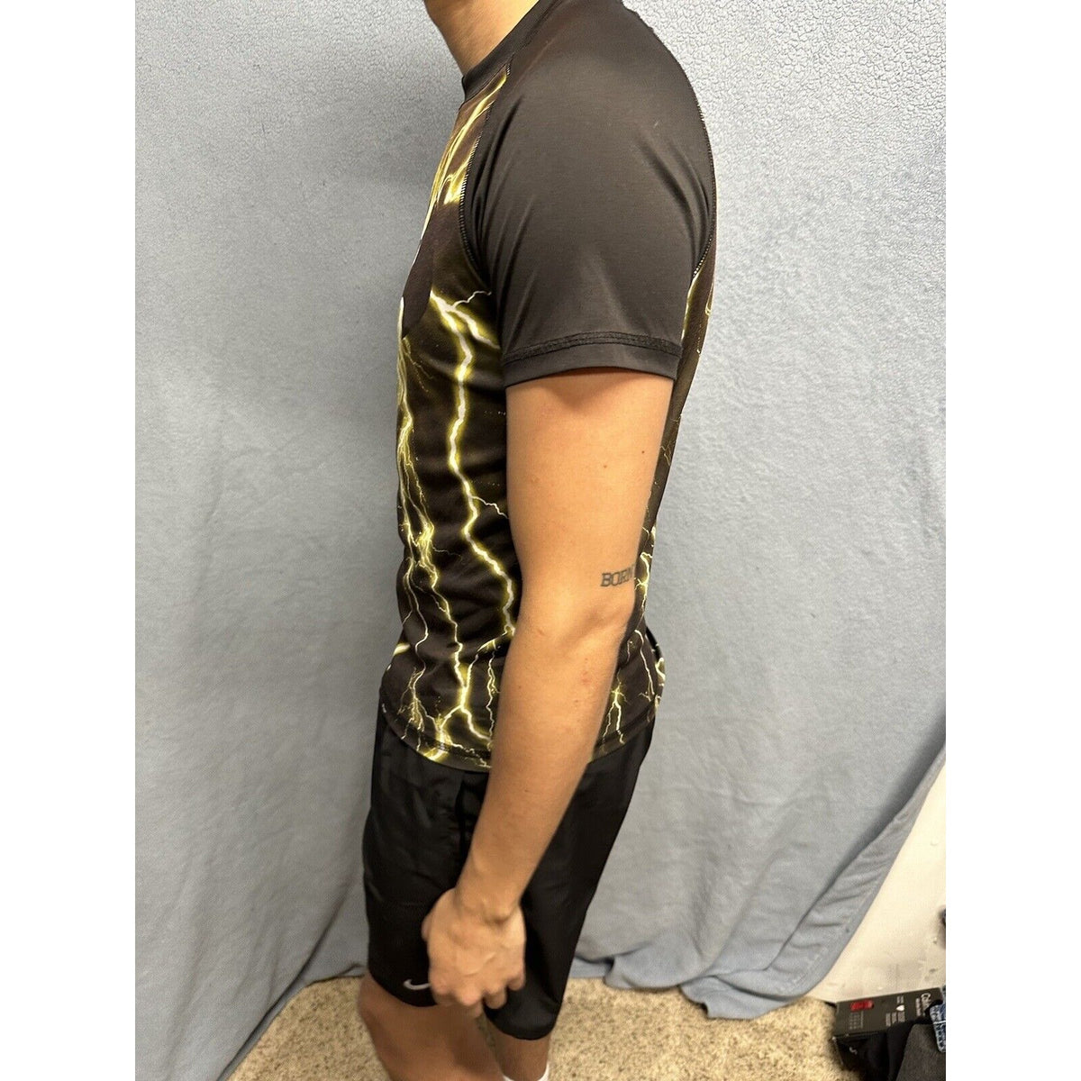 Men’s Large Batman Short Sleeve Black And Yellow Tshirt 100% Polyester