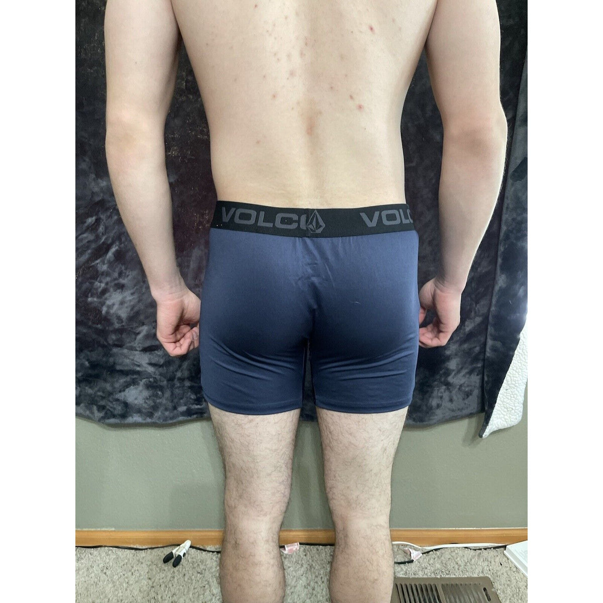 Men’s Large Volcom Dark Blue 10% Spandex Compression Shorts