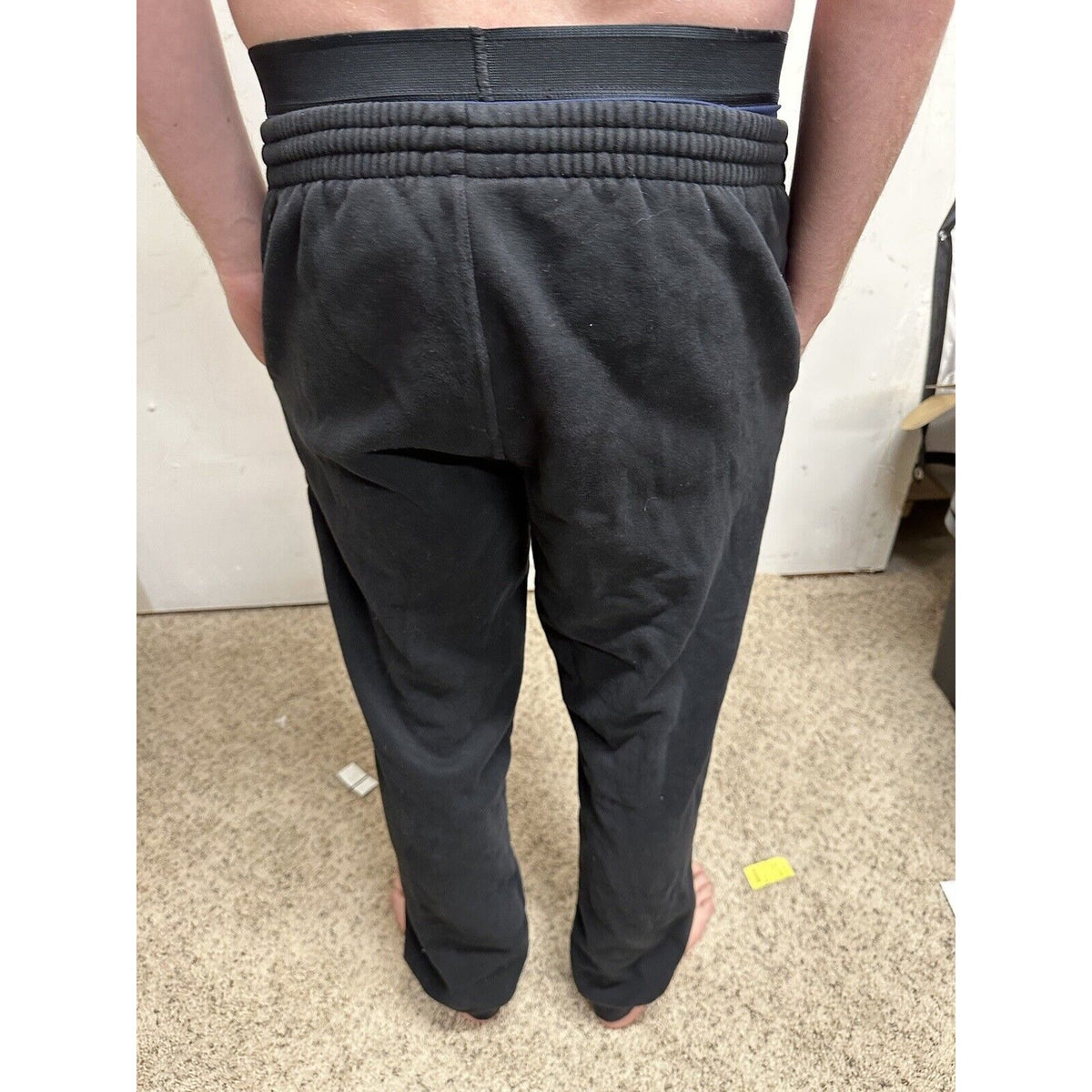 men’s black fila medium sweat pants with pockets