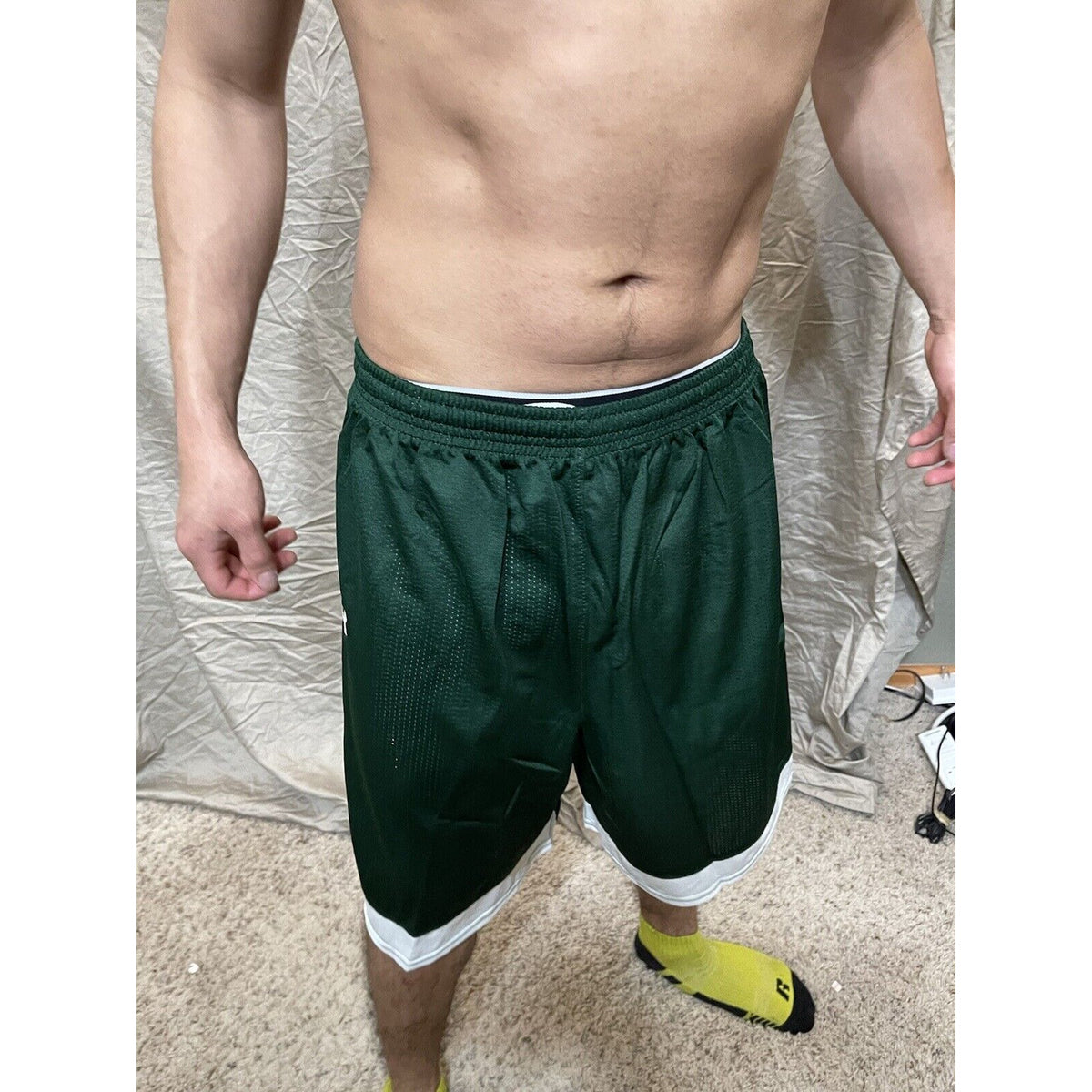 Men's  under armour Large Deep Green Lacrosse style shorts no pockets