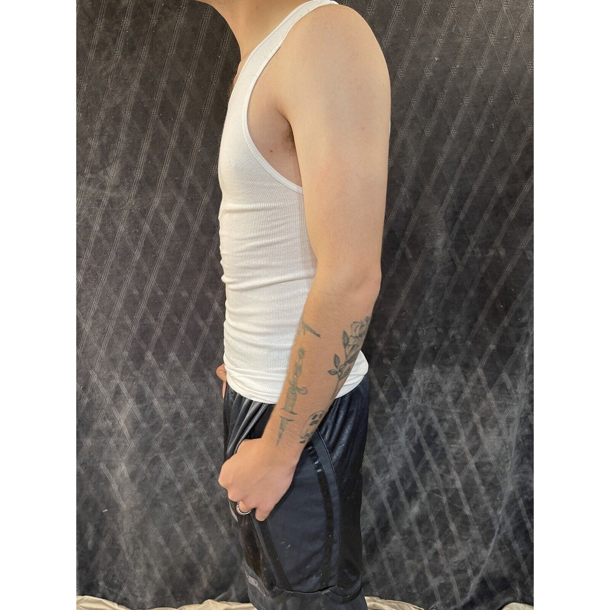 men’s fruit of the loom medium white tank top muscle shirt