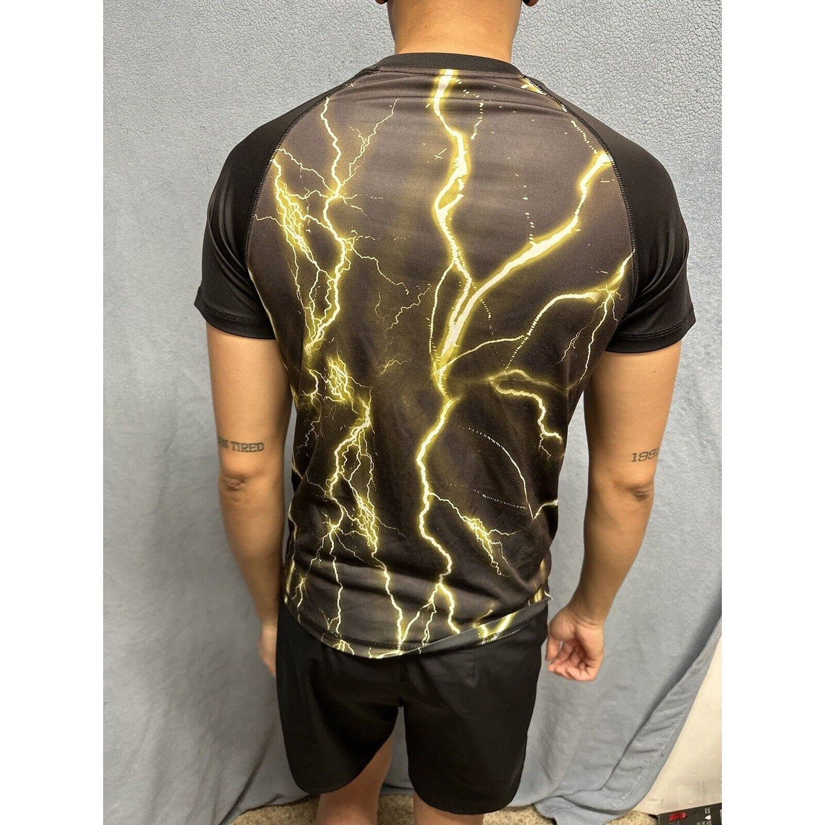 Men’s Large Batman Short Sleeve Black And Yellow Tshirt 100% Polyester