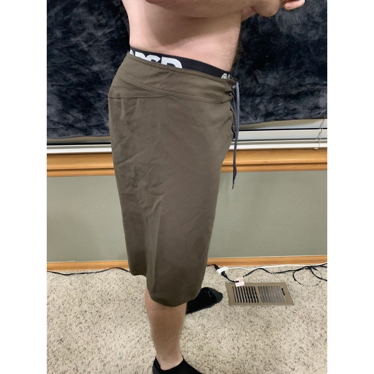 Men’s Under Armour Dark Brown Board Shorts Size 34