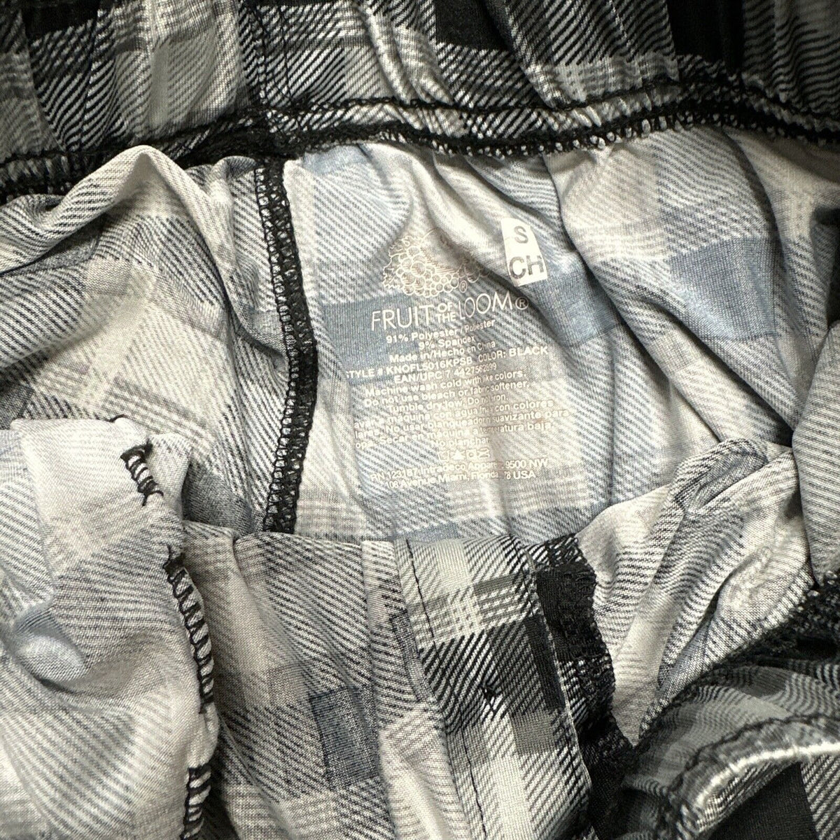 Men’s Gray And Black Fruit Of The Loom Small Lounge Shorts with pockets