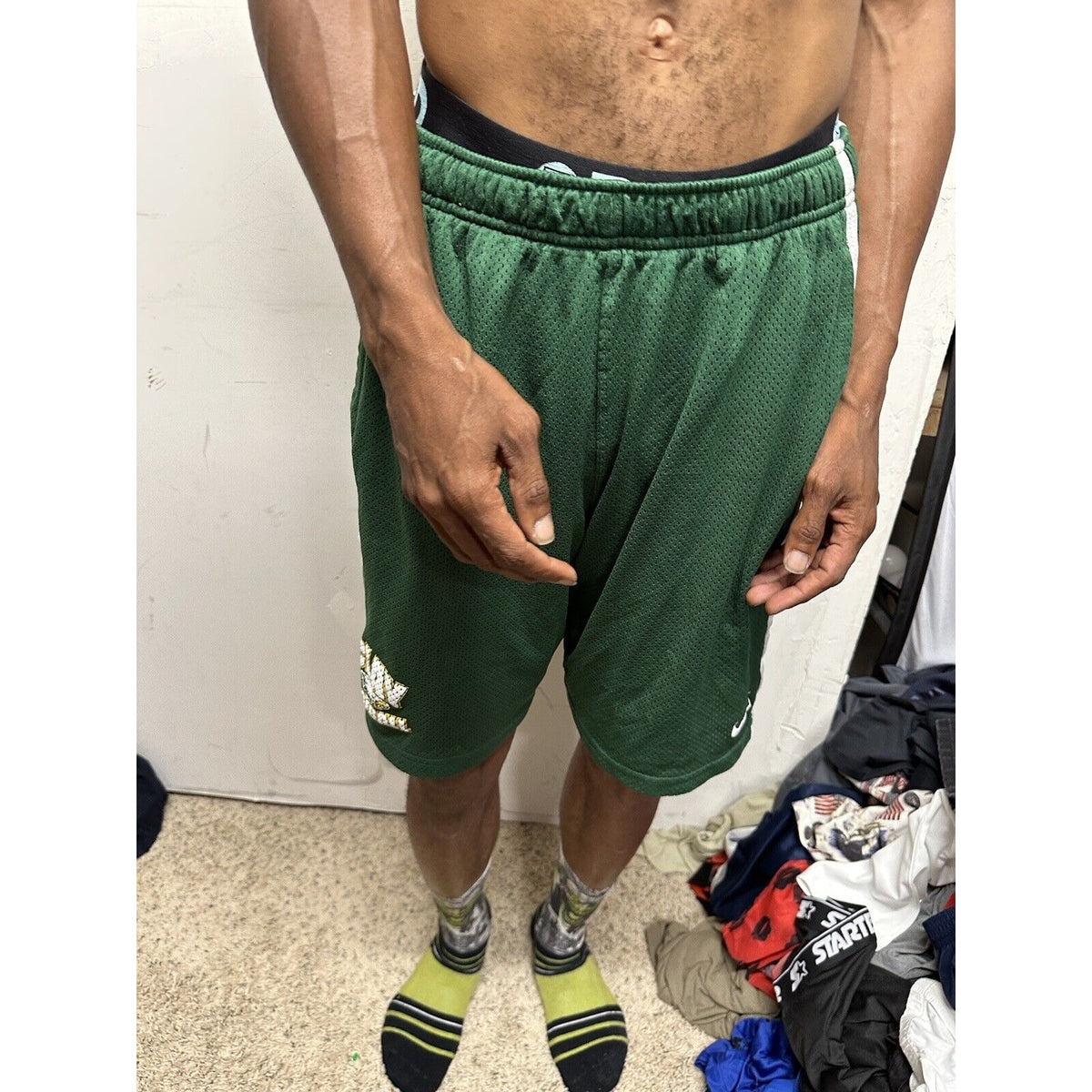 Men’s Large Nike  Clay Football Green Athletic Shorts With Pockets