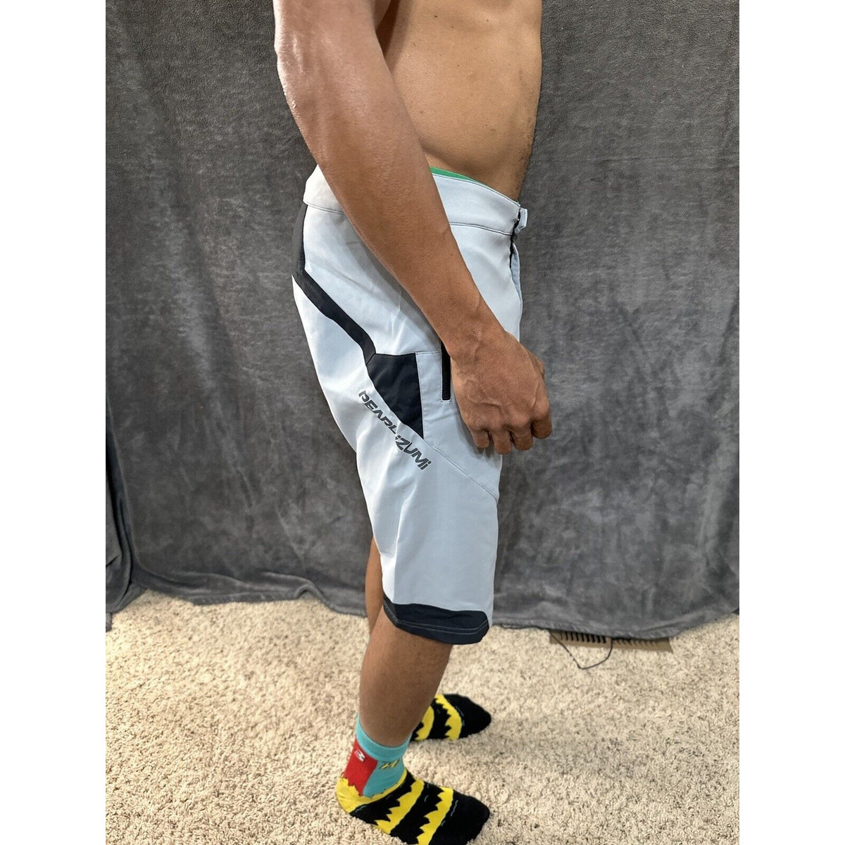 Men’s Gray Pearl Izumi Medium Shorts