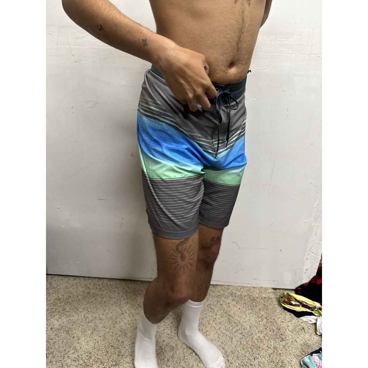 Men’s Hurley Size 34 Board Shorts Swim Trunks Gray Blue Striped