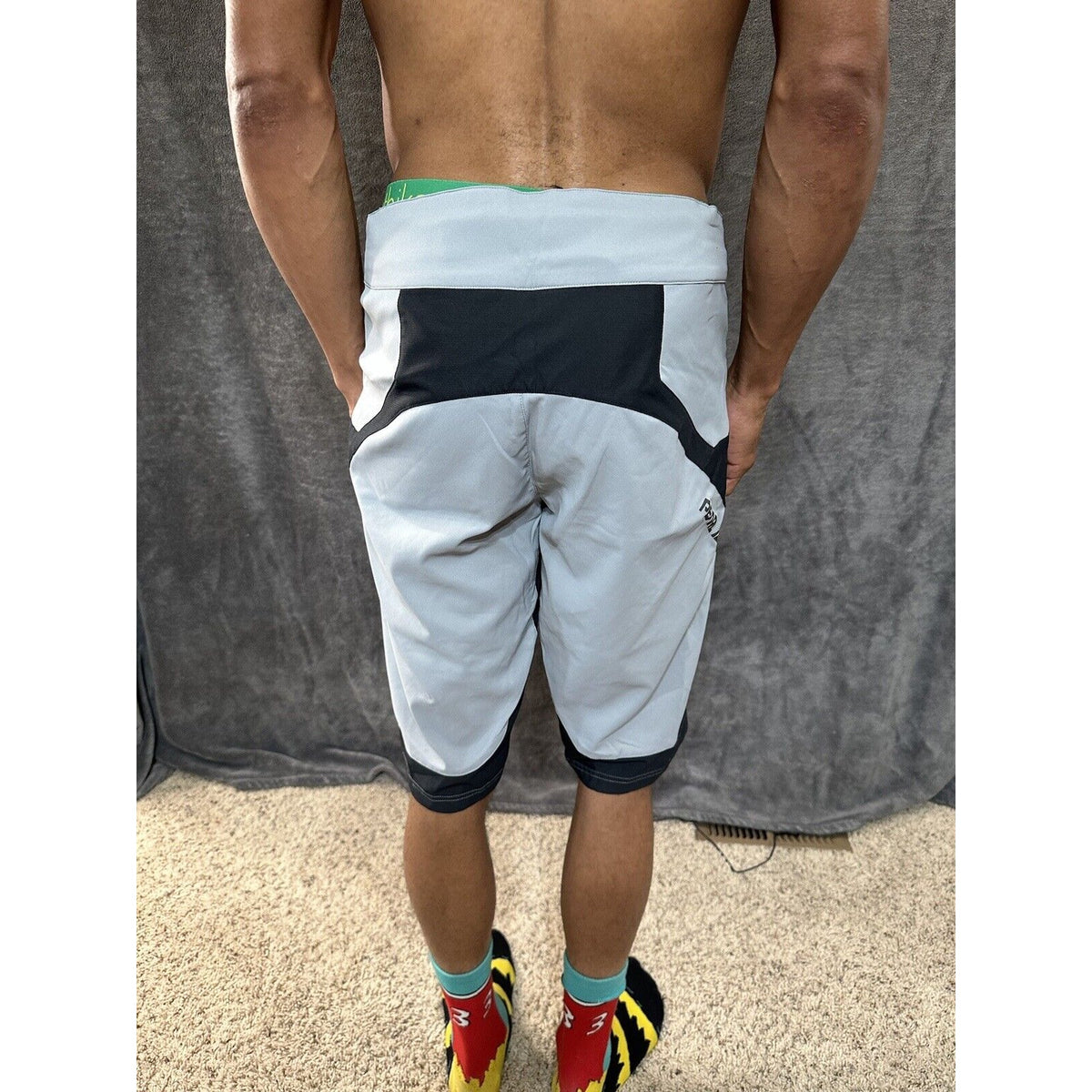 Men’s Gray Pearl Izumi Medium Shorts