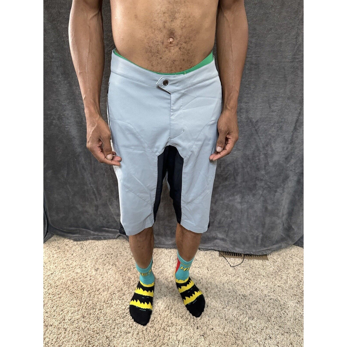 Men’s Gray Pearl Izumi Medium Shorts