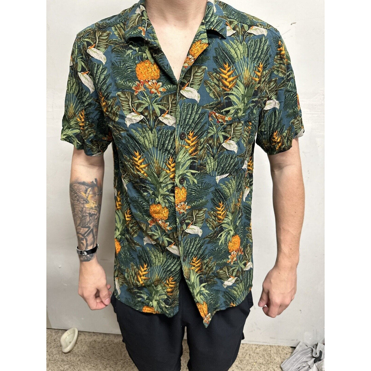Men’s Medium Goodfellow Tropical Hawaiian Shirt Button Up Short Sleeve