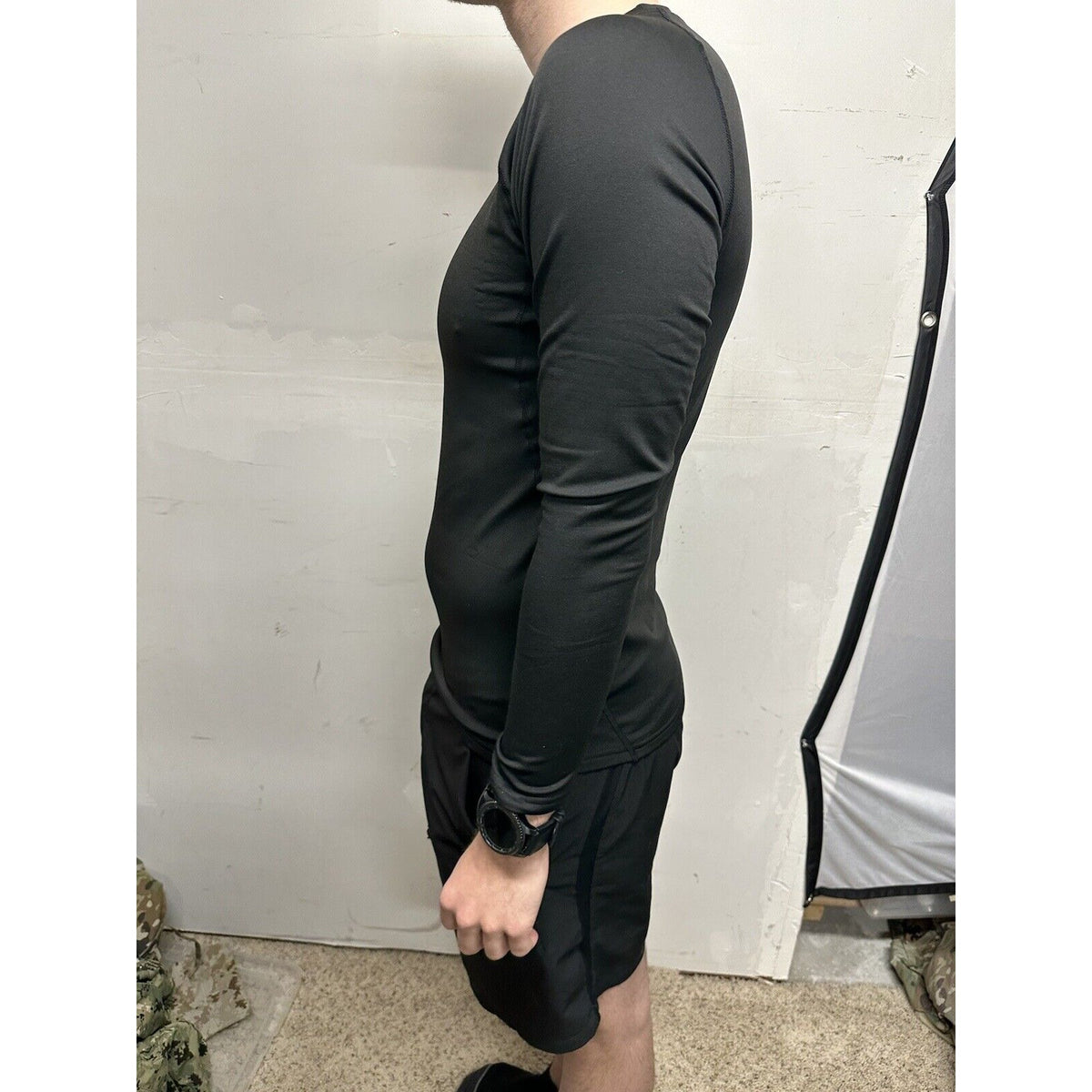 Men’s Black Medium Poly Spandex Long Sleeve Pull Over Athletic Shirt